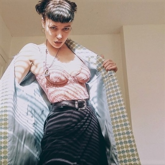 Meet your Posher! - Picture 2 of 4